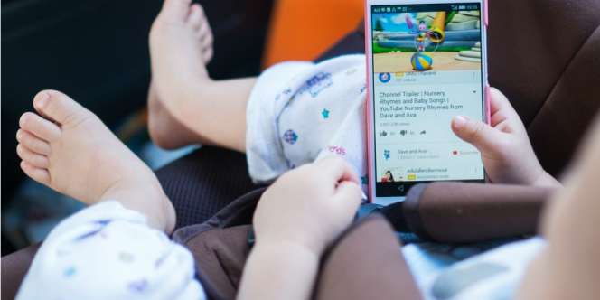 Sudah Tahu Bahaya Sinar Biru Gadget Pada Si Kecil?