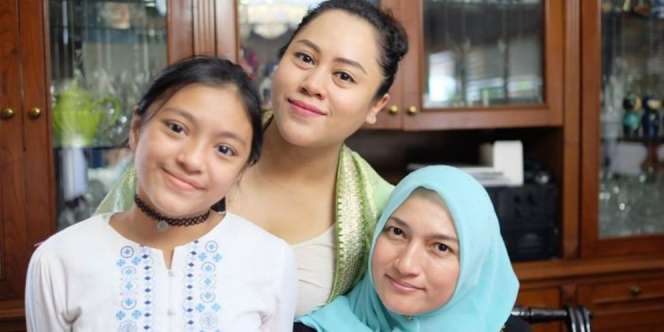 Jarang Muncul, Mantan Istri & Putri Ariel NOAH Makin Mempesona