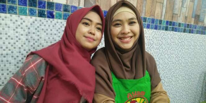 Ria Ricis dan Oki Setiana Dewi Bagi-bagi Umroh Gratis