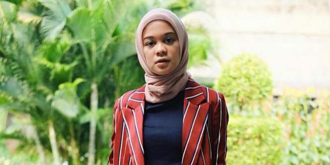 Gaya Blazer Inspiratif Tantri Namirah, Kece Buat ke Kantor