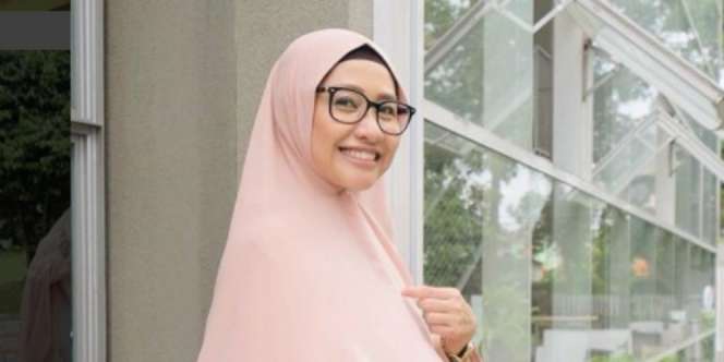 Penampilan Terbaru Vocalis La Luna Bikin Pangling