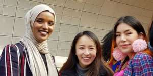 Tiru Korea Street Style Kaum Milenial di Seoul Fashion Week