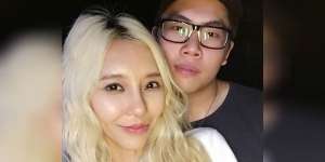 Dianiaya Pasangan, Artis Ini Minta Tolong via Live Facebook