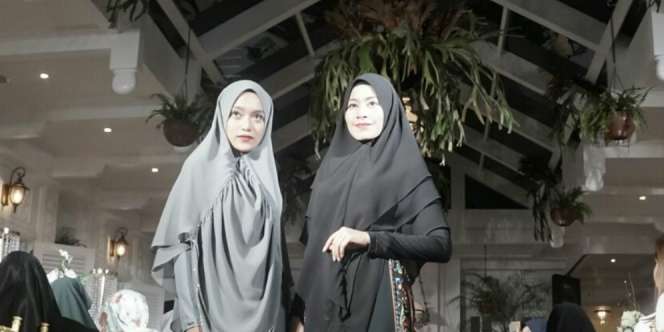 Busana Syari Ditampilkan dalam Nuansa Vintage, Yey or Ney?