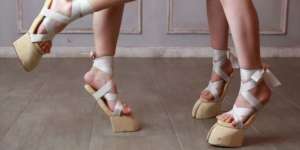 Sandal Unik dari Jepang, Bentuknya Mirip Kaki Sapi!
