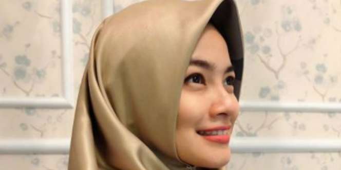 Subhanallah, Cantiknya Titi Kamal Berhijab