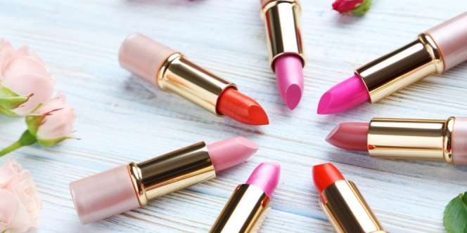Cobain Yuk! Tren Lipstik Satin Bikin Wajah Terlihat Fresh