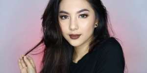 Tutorial Glossy Eyelids Buat Tampil Berani