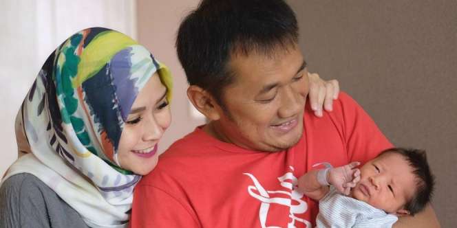 Alasan Zaskia Mecca Langsung Sunat Bayinya yang Baru Lahir