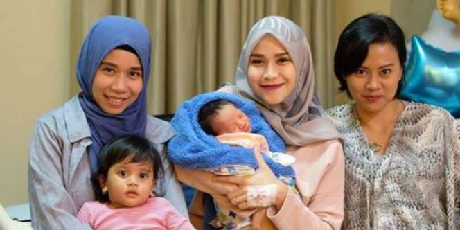 Ganti Gaya Rambut, Mantan Istri Hanung Bramantyo Banjir Pujian