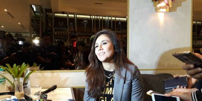 Wajah Kiri Wulan Guritno Bengkak, Operasi Plastik?