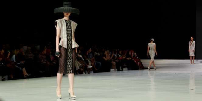 Rancangan Ulos Batak Unik nan Dinamis ala Ivan Gunawan