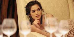 Jessica Iskandar Pajang Foto Cantik, Ada yang Janggal?