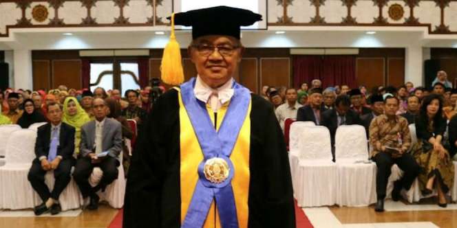 Mau Berfoto Usai Jadi Guru Besar, Profesor di UNS Wafat