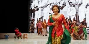 Tato Menteri Susi Pudjiastuti Curi Perhatian di IFW 2018