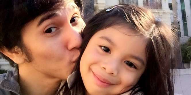 Wajah Ganteng Vino Bastian Dicoreng Sang Anak, Reaksinya...