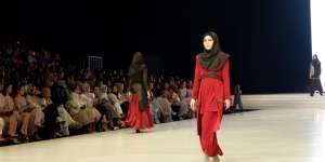 Zaskia Sungkar Pilih Ular Jadi Inspirasi Koleksi Ramadhan