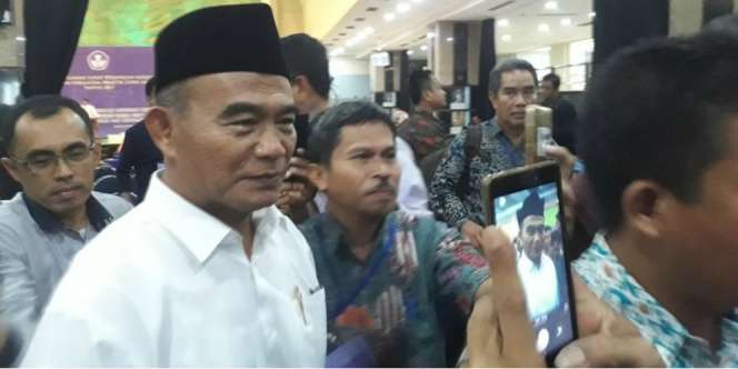 Kala Mendikbud Tunduk Aturan Tak Boleh Ganggu Peserta UNBK
