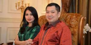 Bukan Artis, 4 Istri Bos Televisi Tanah Air Cantik Banget