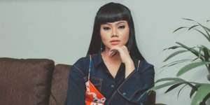 Trik Mix and Match Yura Yunita, Ciamik Buat Kulit Sawo Matang