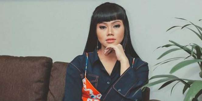 Trik Mix and Match Yura Yunita, Ciamik Buat Kulit Sawo Matang
