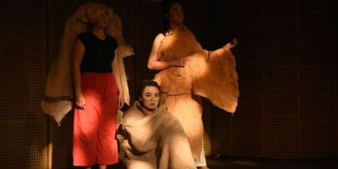 Kala Pertunjukan Fashion dalam Balutan Seni Teater