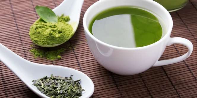 Hilangkan Mata Panda dengan 8 Bahan Alami