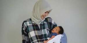 Outfit Kece Buat Hangout Bareng si Kecil ala Zaskia Adya Mecca