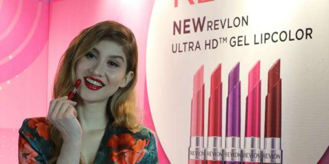 Tampil Cantik Hanya dengan Lipstik Merah