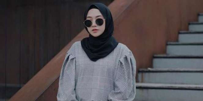 Puff Shoulder Dress Tren Busana Vintage di Era Milenial