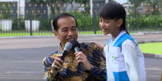 Bocah Ini Berani Menepuk-nepuk Pundak Jokowi
