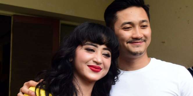 Potret Sederhana Dewi Perssik dan Keluarga Banjir Pujian