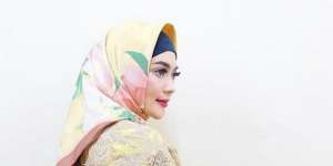 Subhanallah, Cantiknya Indah Dewi Pertiwi Berhijab