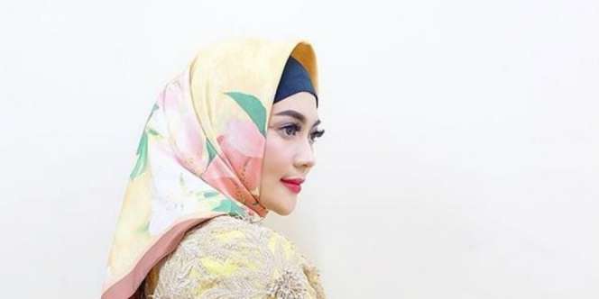Subhanallah, Cantiknya Indah Dewi Pertiwi Berhijab