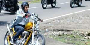 Fakta-fakta di Balik Jaket Denim Jokowi yang Viral