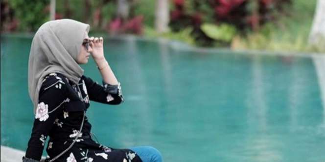 Inpirasi Kenakan Floral Outfit Lebih Chic Ala 3 Hijabgram Hits