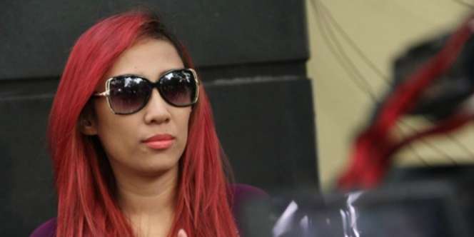 Akui Hamil, Curhat Dewi Sanca Bergaun Pengantin Bikin Iba