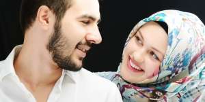 Berjauhan, Bolehkah Istri 'Sendirian' Sambil Bayangkan Suami