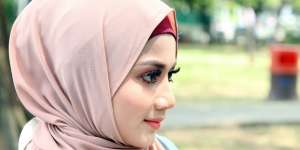 Lensa Kontak dalam Tinjauan Hukum Islam