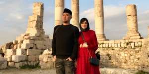 Berhijab Saat ke Jerusalam, Sepatu Mulan Jameela Jadi Sorotan