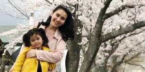 Liburan ke Jepang, Ayu Ting Ting Tenteng Tas Seharga Mobil!