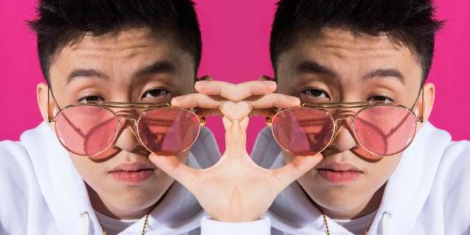 Rich Brian: 'Glow Like Dat', Lirik Cinta Rapper Muda Indonesia