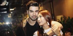 Tata Janeeta Pamer Kemesraan dengan Mehdi Zati