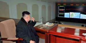 Momen Tegang Pejabat Korsel Minta Kim Jong Un Matikan Rokok