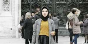 Bosan Warna Hitam Putih, Hijaber Coba Beralih ke Abu-abu!