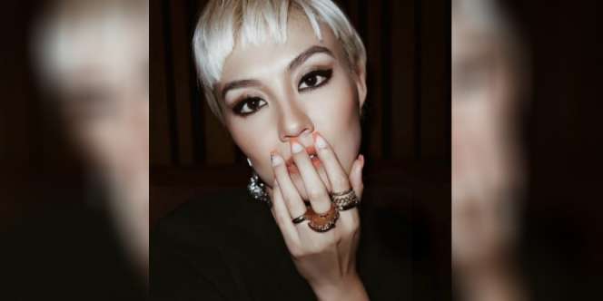 Di Indonesia, Agnez Mo Lebih Dikagumi dari Sri Mulyani?
