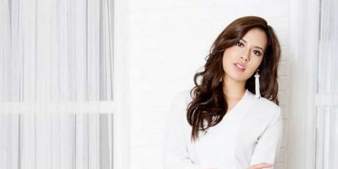Busana Nuansa Earth Tone Raisa Bikin Netizen Silap Mata