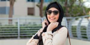 10 Barang Ini Wajib Ada di Tas Saat Wanita Berlibur