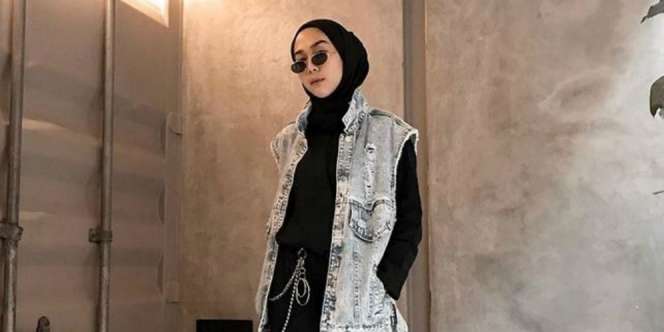 Paduan Vest Denim Jadikan Style Hijab Makin Cool