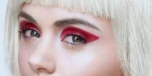 Eyeshadow Merah Lagi Hits! Ini Tips Look Anti 'Seram'